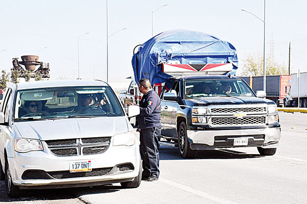 Cruce de paisanos dispara 40 la venta de gasolina Periódico Zócalo