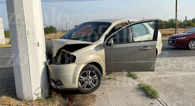 Mujer Pierde El Control Del Volante Tras Conducir A Exceso De Velocidad