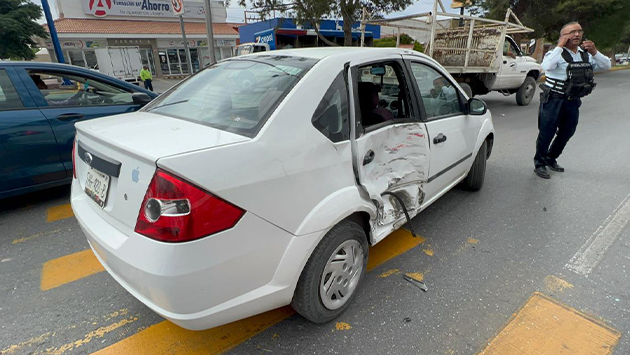 Conductora Deja Grave A Motociclista En Bulevar V Carranza Peri Dico