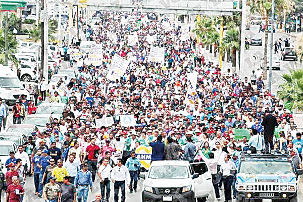 Obreros a mega marcha Periódico Zócalo Noticias de Saltillo