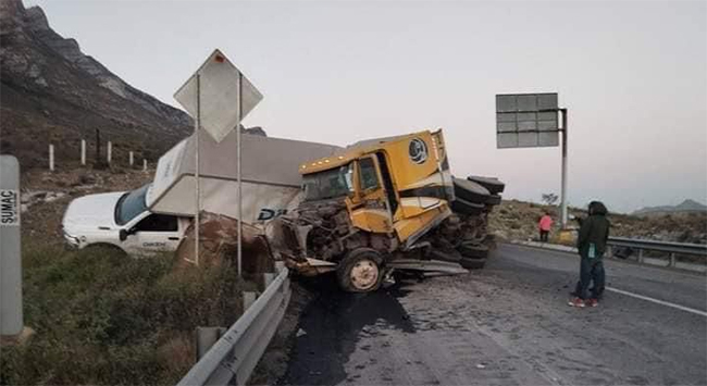 Se Paraliza Carretera Libre Saltillo Monterrey Por Volcadura