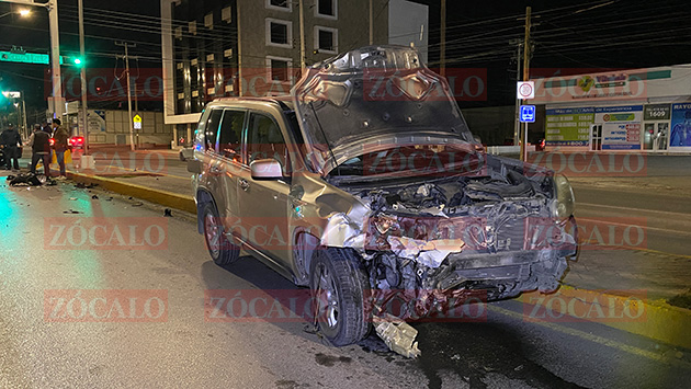 Ignora Semáforo En Rojo, Choca Y Destroza Dos Vehículos En Bulevar V ...