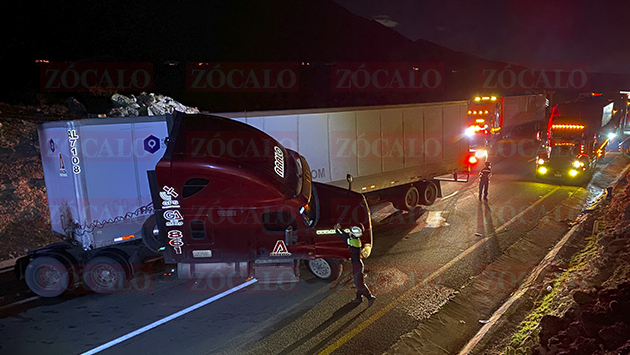 Trailero Sufre Accidente Y Bloquea La Carretera Libre Saltillo ...